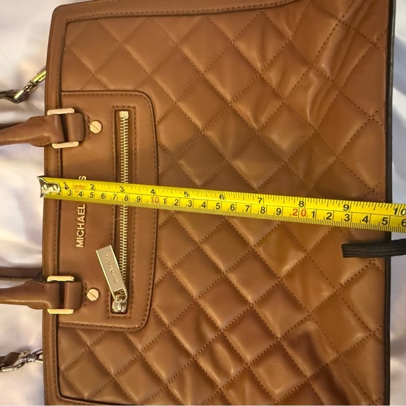 Michael Kors Quilted Tan Handbag tote medium cross body bag - Picture 9 of 10